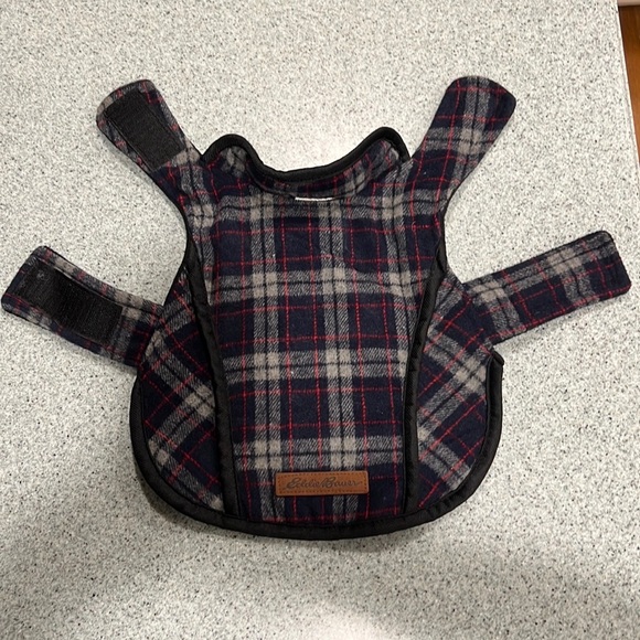 Eddie Bauer size small dog coat. Worn twice. Excellent condition.
